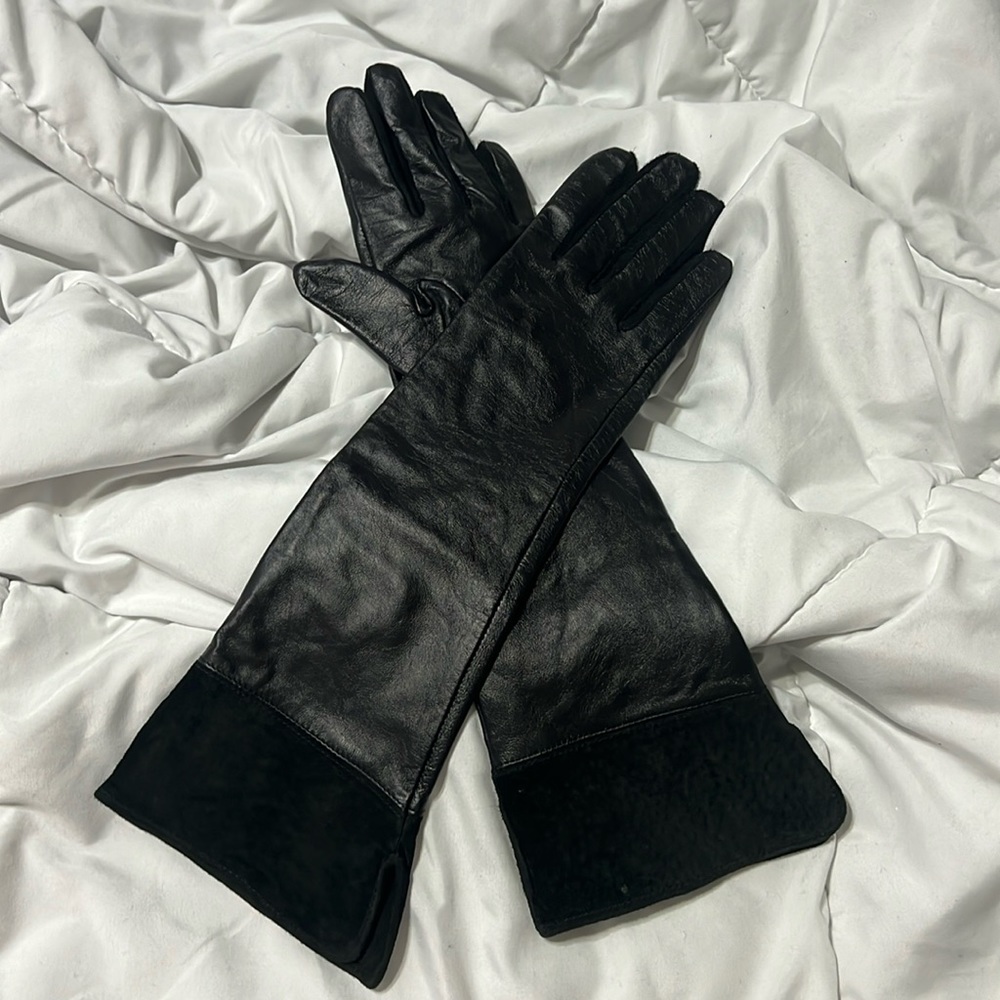 Leather gloves